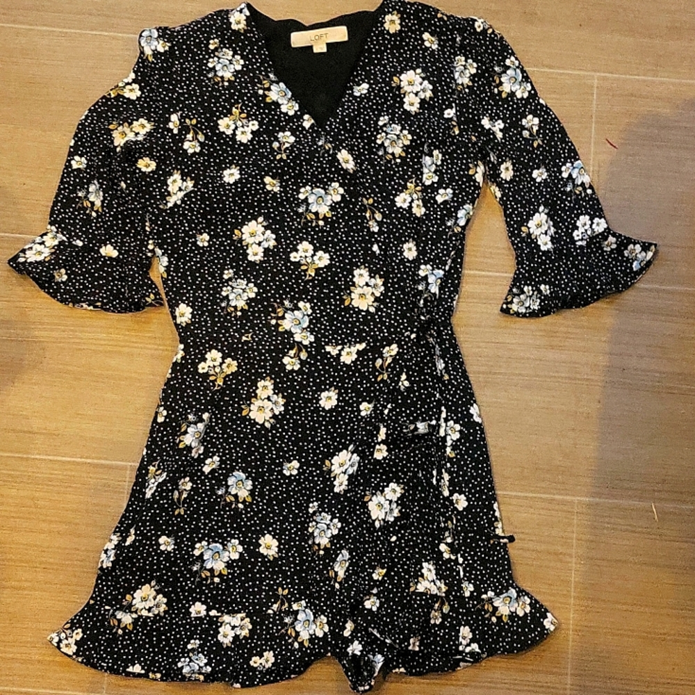 Loft sz 2 wrap romper shorts